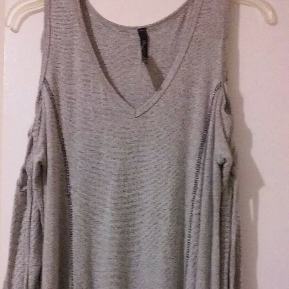 ÑU LABEL Gray Open Shoulder criss cross L/Sleeve M